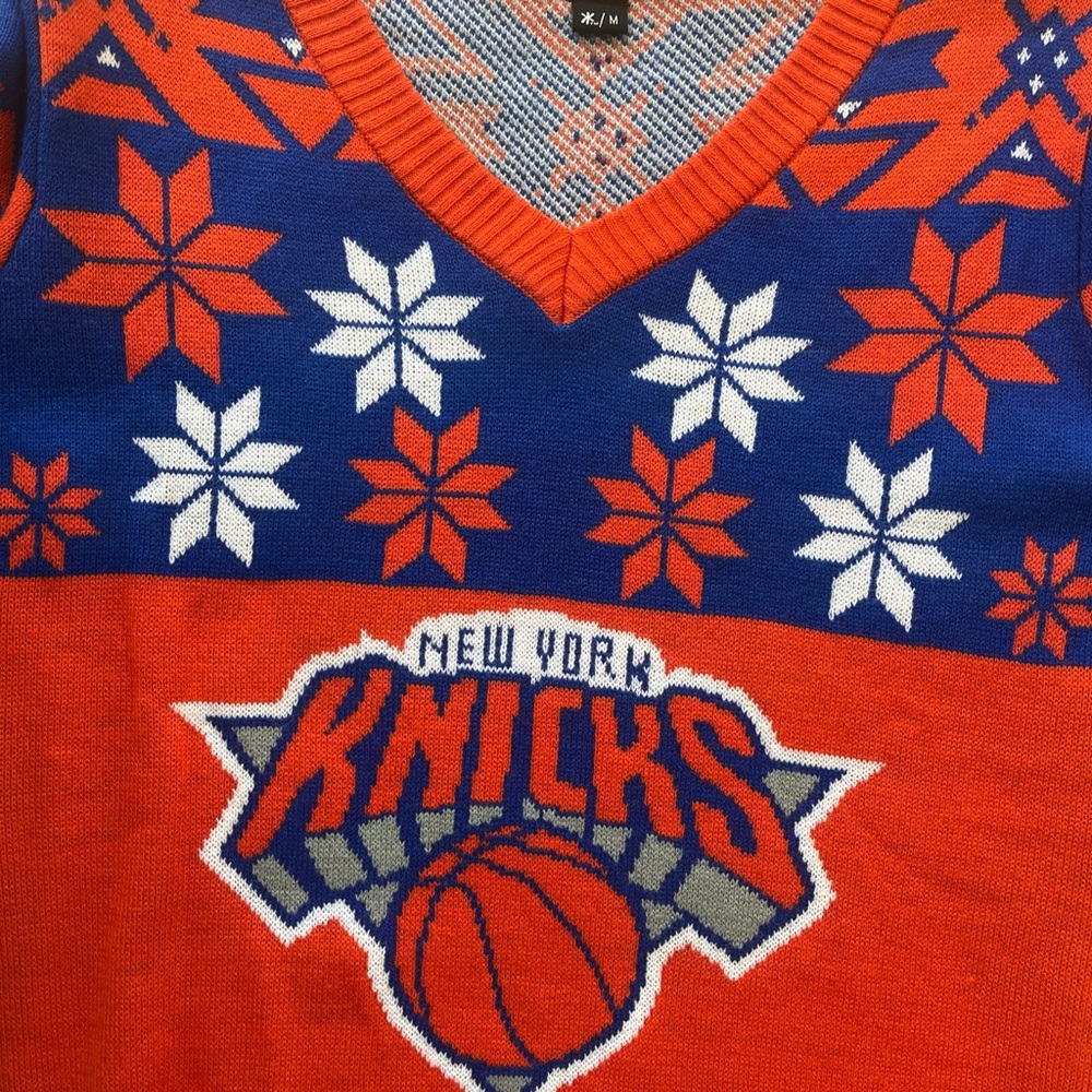 NWT NBA New York Knicks V-Neck Sweater - Picture 4 of 5